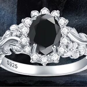 Elegant Black and sterling Silver Women's Ring size 7